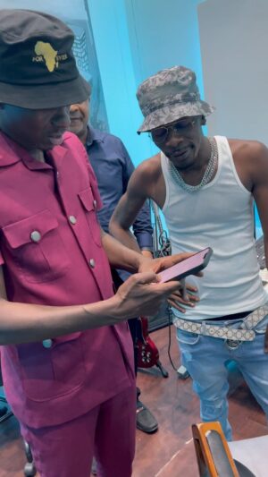 Michael Blackson Instagram - Love to see my Ghana 🇬🇭 boys doing good. My Neega @shattawalenima has his own car service app. He’s also invited to my Ghana independence party this Sunday at @garage_ghana. I’m also inviting @iamkingpromise @camidoh @jupitarofficial @gyakie_ @wendyshayofficial @s3fa_gh @kidimusic @kuamieugene (the god father @samini_dagaati ) @darkovibes @kinaatagh @amgmedikal @crisswaddle @asakaaboys_ @mrdrewofficial @cina_soul @1realjoeyb @_lyricaljoe @streetkid_bmd pls tag the rest of all the great talents in Ghana under the comments.