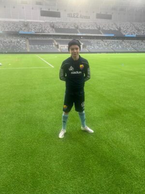Michael Brinkenstjärna Instagram - Tack för alla gratulationer till Milo igår på hans födelsedag ❤️ Idag fotbolls vardag igen , träning på Tele2 Arena med bästa Djurgårdens IF som tar hand om sina talanger på ett fantastiskt sätt🙏 5 timmars hårdträning 👊 m #milo #instagood #instagram #tele2arena #tele2 #mylife #fotboll #djurgården #fotboll #fotbollsträning #football