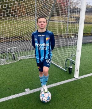 Michael Brinkenstjärna Instagram - Seger i Årets sista Seriematch För Milo & grabbarna med 7-0 ! Därmed 2 a i årets Serie med Djurgårdens IF & 2a i serien med Bollnäskurd IF ! Bra jobbat Milo Celeste ❤️ #djurgårdensif #miloceleste #fotboll #bollnäskurdif #framtid #instagram #instsgood #miło #instagood #instagram #drömmenblevverklighet
