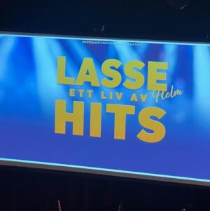 Michael Brinkenstjärna Instagram - En kväll med Mästaren Lasse Holm ! Hiiitz …Hiiiitz .. Bara Hiitz 🔥Grattis på din 80 års dag Bästa Kung Lasse @lasse_349 🙏 Tack till @artistbolaget_stockhouse för en trevlig kväll av Hits 🏆#tv4 #såmktbättre #lasseholm #brink #brinkenstjärna #dj #djs #sång #singer #stockholm #hits #instagram #instagood