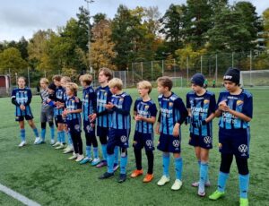 Michael Brinkenstjärna Instagram - Seger i Årets sista Seriematch För Milo & grabbarna med 7-0 ! Därmed 2 a i årets Serie med Djurgårdens IF & 2a i serien med Bollnäskurd IF ! Bra jobbat Milo Celeste ❤️ #djurgårdensif #miloceleste #fotboll #bollnäskurdif #framtid #instagram #instsgood #miło #instagood #instagram #drömmenblevverklighet