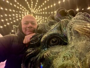 Michael Brinkenstjärna Instagram - Är det möjligt med 3000 pers i Kungsan / Stockholm en Lördagskväll som åker Skridsko Disko ?Yes …självklart 👊 Tack till Isak & Stockholm stad för ett Grymt arrangemang 🙏 Mr Brink Www.djbrinkenstjarna.com #brink #brinkenstjärna #dj #djs #mylife #singer #stockholm #kungsträdgården #sweden #instagood #instagram