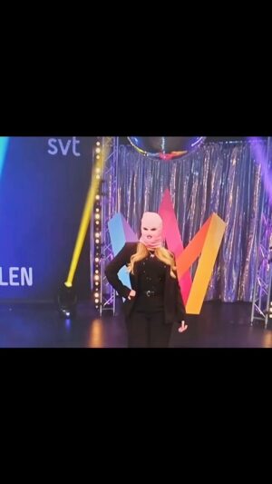 Michael Brinkenstjärna Instagram - Då Var Det Klaart 🙏❤️
Grattis Fröken Snusk 👊Boka nu Vår & Sommarturnen 24 www.artistscandinavia.se. 
Foto:SVT
