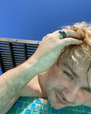 Michael Clifford Instagram - does anyone else get ‘im 14 and just ordered pizza’ vibes from this pic