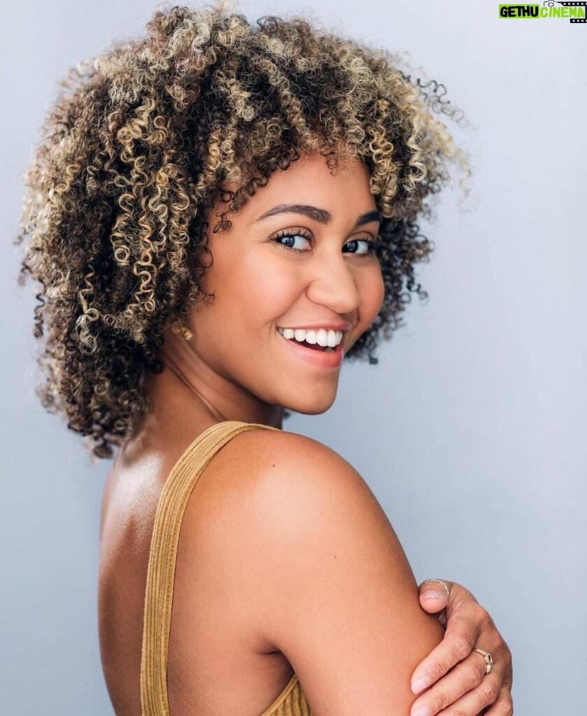 Michael Jackson Instagram - Brooklyn native Krystal Mackie is a swing cast member in @mjthemusical. She has performed in the Broadway musical “Bob Fosse’s DANCIN’”. Hit the link in stories to get your tickets now for Broadway performances through January 7th, 2024.