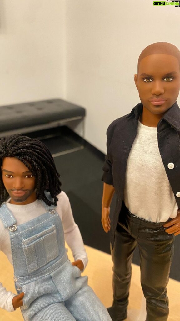 Michel Smith Boyd Instagram - This can’t be real life. From a kid secretly obsessed with @barbie (🤫) to being a part of @hgtv’s #barbiedreamhousechallenge AND having a doll that looks like me?! Speechless. . #barbiedreamhousechallenge @hgtv @barbie @barbiethemovie #msbhowtoluxury . ⁣ .⁣ .⁣ .⁣ .⁣ .⁣ #90s #arianagrande #barbie #batman #birthdaycake #blackownedbusiness #cakesofinstagram #cakestagram #collection #disneyworld #diva #doll #glitter #hi #influencer #kimkardashian #makeuplover #makeuptutorial #modelo #nickiminaj #nostalgia #outfitinspiration #princess #rainbow #retro #studio #toys