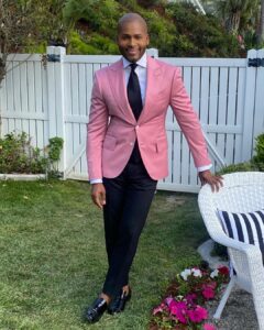 Michel Smith Boyd Instagram - Pulling a Ken. @barbie 💕🩷💕🩷💕🩷 . #barbiedreamhousechallenge @hgtv