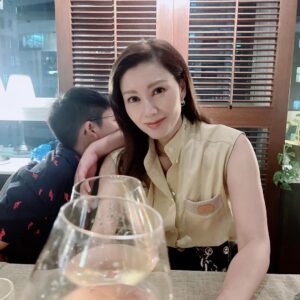 Michelle Reis Instagram - Happy dining with M family 

#happysaturdaynight
#覓食M一家