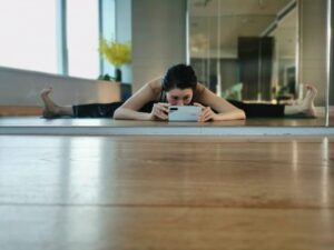 Michelle Reis Instagram - Trying to keep a flexible body and mind.

#weekendstretch
#selfcare