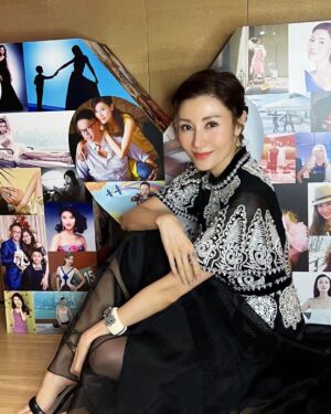 Michelle Reis Instagram - May the year of 2022 be filled with love, joy, laughter and great health! Happy New Year.💖💝
#2022