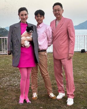 Michelle Reis Instagram - ⁣
⁣
Thanks for being here in 2022!⁣
⁣
Wishing everyone a joyful, blessed and healthy 2023🫶🏻🫶🏻🫶🏻💕💕💕⁣
⁣
⁣
#2023⁣
#blessednewyear⁣
#familyandfriends⁣