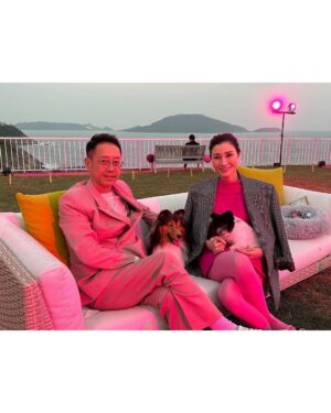 Michelle Reis Instagram - ⁣
⁣
Thanks for being here in 2022!⁣
⁣
Wishing everyone a joyful, blessed and healthy 2023🫶🏻🫶🏻🫶🏻💕💕💕⁣
⁣
⁣
#2023⁣
#blessednewyear⁣
#familyandfriends⁣