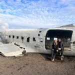 Michelle Renaud Instagram - DC-3 Plane.. con mi amor ♥️ Pd Èl ridiculo que está arriba del avión NO ES MATI , es un irrespetuoso que ademas lo rompió al bajar 🫣 #iceland #dc3planewreckage #dc3planeiceland Dc-3 Plane Wreckage