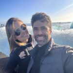Michelle Renaud Instagram - Con este hombre todo se pone mejor por dia😍📸👌🏻🏔️ Gracias Vida, gracias Mati por caerme tan bien 🤣 te amooooooo!!!✨ @matlechat #diamondbeach #iceland #love #happytrip Diamond Beach, Iceland