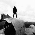 Michelle Renaud Instagram - DC-3 Plane.. con mi amor ♥️ Pd Èl ridiculo que está arriba del avión NO ES MATI , es un irrespetuoso que ademas lo rompió al bajar 🫣 #iceland #dc3planewreckage #dc3planeiceland Dc-3 Plane Wreckage