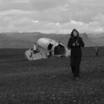 Michelle Renaud Instagram - DC-3 Plane.. con mi amor ♥️ Pd Èl ridiculo que está arriba del avión NO ES MATI , es un irrespetuoso que ademas lo rompió al bajar 🫣 #iceland #dc3planewreckage #dc3planeiceland Dc-3 Plane Wreckage