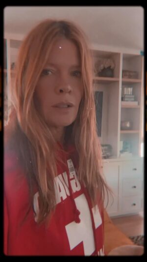 Michelle Stafford Instagram - A portal into my mornings…🫣