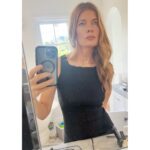 Michelle Stafford Instagram - Beauties!! My most EPIC Skin Nation Sunday ever!!! This Sunday at 1pm pac. Please come!! I do it straight from my bathroom (as you can see). It’s a fun time and this Sunday is will be a SUPER FUN time!! It on my FB page therealStafford the link is in my bio👆🏻 Also… As of Friday next week all of your favorite products are back in stock!! Great things are coming💛 #iamskinnation
