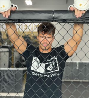 Mickey Gall Instagram - Nice to hit shit again! First lil heavy bag sesh 🎥 in story #ComebackSzn 😤