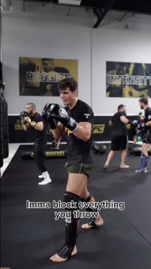 Mickey Gall Instagram - Caught him slippin! 🤣 @mickeygall @aunglansang 

#FUELYOURFIGHT 

#BattleBars #MMA #MMAFighter #MMAFighters #Sparring #SparringDay #UFC #ONEChampionship #ProteinBar #ProteinBars #WheyProtein