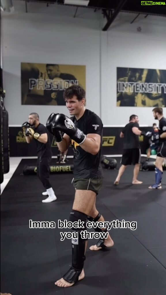 Mickey Gall Instagram - Caught him slippin! 🤣 @mickeygall @aunglansang #FUELYOURFIGHT #BattleBars #MMA #MMAFighter #MMAFighters #Sparring #SparringDay #UFC #ONEChampionship #ProteinBar #ProteinBars #WheyProtein