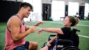 Mickey Gall Instagram - I got to teach some boxing to this little superstar @aubrey_beast20 last week @barwismethods . She is going back home to Ohio we are all going to miss her beautiful smile and energy so much . I’m excited to connect her with my friends @immortalmartialarts so she can continue her training at home!

📸 @adlergarfieldphoto