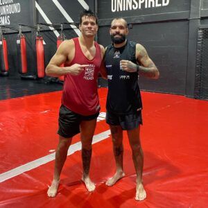 Mickey Gall Instagram - Great training @mmacolombia with mi hermanos @elpatronmma & @sebaspitbull a couple of top mma prospects over in Colombia. I’m lookin forward to having them @killcliff_fc to get more work together & w the team

My biggest brother @gerarddgaf and I been puttin in work together across the world & mucho grande things coming w @slicknthickshow
