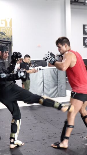Mickey Gall Instagram - Friends let friends punch each other in the face @coachstrout @mickeygall 

🎥 @alexweinraub 
#KillCliffFC #ThatGym #FloridaMMA #MMAFighter #MMA #MMATraining #Sparring #SparringDay #Training #NewWeek #grindtime