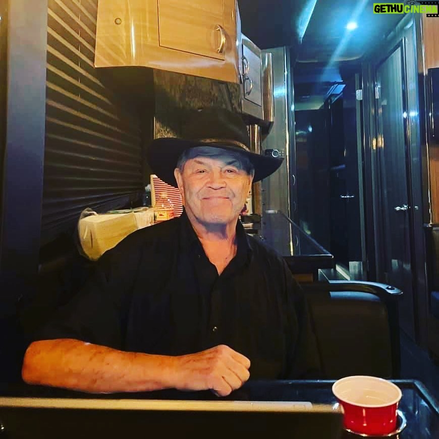 Micky Dolenz Instagram - Life on tour:) We’re having a great time! #tourbuslife #tourbus #mickydolenz #themonkees #themonkeesfarewelltour photo by @mangoandetta