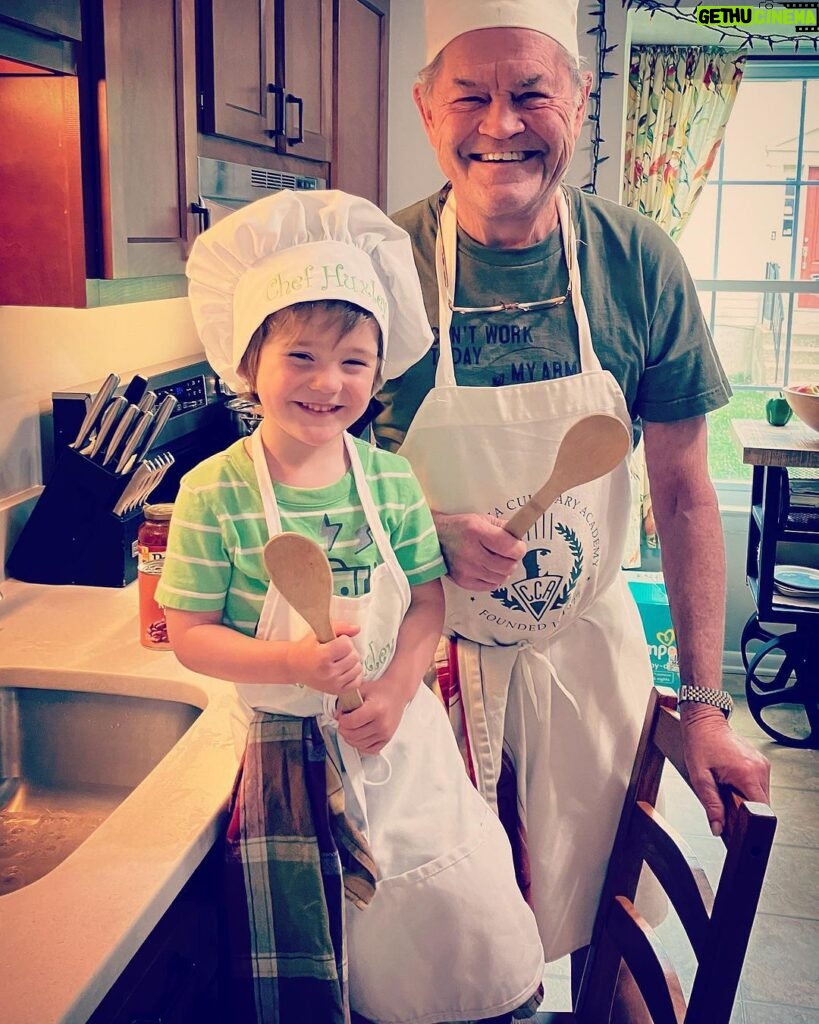 Micky Dolenz Instagram - From Emily Dolenz @turtleandthebee site- “Gramps teaching Chef Huxley to cook. I learned so much about growing food from my dad and mum. Now we all swap gardening tips and cook together.”🥰👩🏻‍🌾👨🏻‍🍳 #growyourownfood #gardening #familytime #cookingathome #homecooked #freshfood #monkees #permaculture #homegarden #familyfood #cookingwithkids #mickydolenz @turtleandthebee