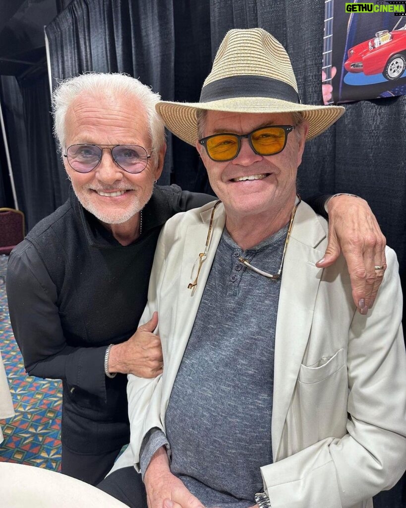 Micky Dolenz Instagram - It was great meeting Michael Des Barres at the Collectibles Extravaganza this past weekend in Boston,Massachusetts! Michael will see you on the radio at SiriusXM channel 21 Little Steven’s Underground. @mdesbarres @littlesteven_ug #mickydolenz #michaeldesbarres #themonkees