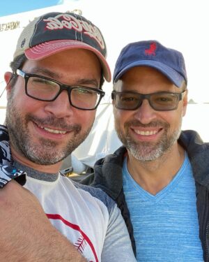 Miguel Augusto Rodríguez Instagram - Un encuentro, no muy lejano, con mi hermano @ricardoalamonirvana ; memorias que no caben en un #tbt, sería osado resumir #rctvinternacional o #venevision y ahora Telemundo en una sola foto. Así que festejo lo que vendrá! Abrazo grande hermano. Este año el “5 y acción” nos encontrará muy a menudo.
.
.
.
.
. 
#actoresvenezolanos #actorslife #ricardoalamo #miamiactors