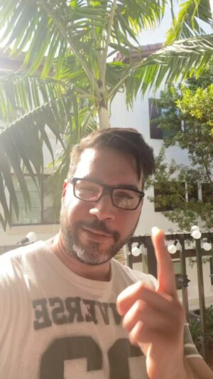 Miguel Augusto Rodríguez Instagram - Nº26 Segunda entrega #tradiciones31d ¿las conocías? ¿Cuáles realizas? Déjame tu comentario acá ⬇️

#entreparéntesis #trivia #triviaenespañol #curiosidadesdelmundo #páginassueltas 
#tradiciones #culturainquieta
