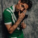 Miguel Cristovinho Instagram - calmo 🍀 @brandfire.pt @gant styling: @diogoraposopires photography: @sarasaraiva_____ make up: @mag.smakeup hair: @davidxavier.hairpro