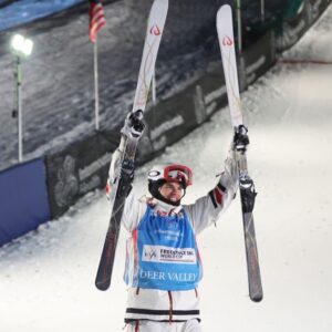 Mikaël Kingsbury Instagram - I did it🥇again!!! #78 
Good week in 🇺🇸 Locked the single crystal globe🏆More to come..🇮🇹next✈️