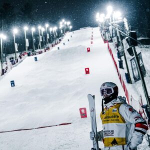 Mikaël Kingsbury Instagram - 🥇à la maison⚜️🇨🇦 What a night!!!!!!! Merci tout le monde pour les encouragements hier soir🙏🏼 On se voit ce soir😈 #worldcup #moguls #mmc