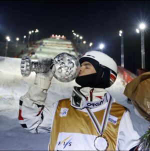 Mikaël Kingsbury Instagram - I did it!!!!!!! WORLD CUP Champion in singles🏆 Definitely to hardest crystal globe to win of my career! Congrats @ikuma1211 and @walterwallberg 🥈🥉 #19crystalglobes #win