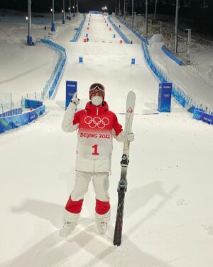 Mikaël Kingsbury Instagram - Good morning🇨🇦 Qualified 1st today😁🙌🏼 Good start! Day off tomorrow and ready for finals Saturday👊🏼 #olympics #beijing2022