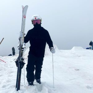 Mikaël Kingsbury Instagram - Back on snow🥷🏼🌋