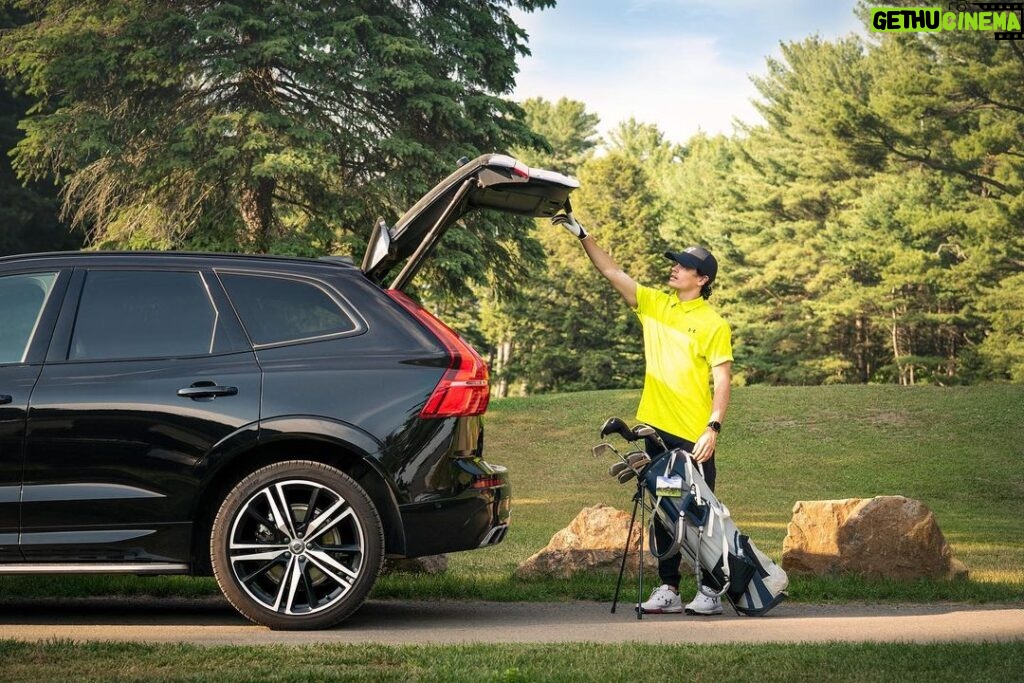 Mikaël Kingsbury Instagram - The off-season is my golfing season. I love how much storage the XC60 PHEV can hold. It fits all my equipment🏌🏼‍♂️plus a few friends too! #XC60 #VolvoRecharge #Golf