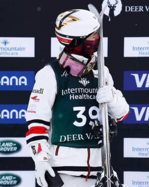 Mikaël Kingsbury Instagram - Back 2 back🥇🥇 No words🤯 

Thanks to my team, coaches, trainers for helping me getting back to the TOP! #65WorldCupWins