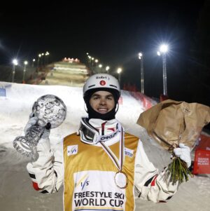 Mikaël Kingsbury Instagram - I did it!!!!!!! WORLD CUP Champion in singles🏆 Definitely to hardest crystal globe to win of my career! Congrats @ikuma1211 and @walterwallberg 🥈🥉 #19crystalglobes #win