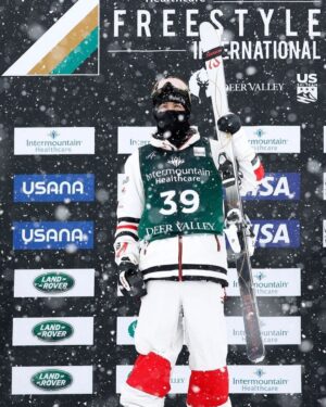 Mikaël Kingsbury Instagram - Back 2 back🥇🥇 No words🤯 

Thanks to my team, coaches, trainers for helping me getting back to the TOP! #65WorldCupWins