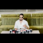 Mika Singh Instagram - Such an amazing #Rakhi Celebration 🎉 @mikasingh bhaji Celebrated #rakshabandhan with @divinetouchfoundation_ Girls 🥳🥳 On the Occasion of #rakshabandhan !! #mikasingh #mikasinghfans #mikasinghlive #bollycelebrities_ #fanpage #fanmoment