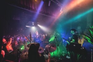 Mike Amigorena Instagram - ¡SOLD OUT!
El martes pasado vivimos una noche expectacular. 
A sala llena en @la.tangente. Presentamos mi nuevo disco DAÄ, junto a mi banda de lujo y un equipazo de produccion inmejorable. 
Los invitadxs, @somospotra @iacho @emmedemariela, una verdadera bomba. 
Y ustedes, que agotaron las entradas, me hicieron muy feliz. Gracias gracias y gracias!
¿Repetimos? ¿Quien viene?

Gracias @fontanamartu @dantesaulino, @_rocionena_ , @yclari, Bruno, @mendiomandel @martin.scalise, Lu,
@psebastianfranco @matias_petrucelli 
Ph: @vickydragonetti @gisellepeisojovich @elsupervestuario @audreyhacks