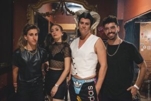 Mike Amigorena Instagram - ¡SOLD OUT!
El martes pasado vivimos una noche expectacular. 
A sala llena en @la.tangente. Presentamos mi nuevo disco DAÄ, junto a mi banda de lujo y un equipazo de produccion inmejorable. 
Los invitadxs, @somospotra @iacho @emmedemariela, una verdadera bomba. 
Y ustedes, que agotaron las entradas, me hicieron muy feliz. Gracias gracias y gracias!
¿Repetimos? ¿Quien viene?

Gracias @fontanamartu @dantesaulino, @_rocionena_ , @yclari, Bruno, @mendiomandel @martin.scalise, Lu,
@psebastianfranco @matias_petrucelli 
Ph: @vickydragonetti @gisellepeisojovich @elsupervestuario @audreyhacks