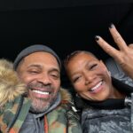 Mike Epps Instagram - On the set of the hit show “equalizer “ with the Home girl @queenlatifah so much fun 🤩 I am having a ball
