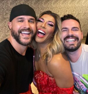 Miles Davis Moody Instagram - It is always so special seeing this legend friend icon @itsshangela ❤️ she’s a real one! Thank you Shangie for always being so wonderful, graceful and amazingly kind. Thank you @flipphoneevents 👏🏼 👏🏼 👏🏼