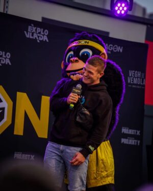 Miloš Petrášek Instagram - Dnešní vážení na zítřejší 
Oktagon 28🏟 
Všichni vypadají v perfektní formě, vidíme se zítra na turnaji!🤜🤛 za kluky od nás z @reindersmma můžu říct, že jsou všichni připraveni skvěle👊🏻
Na jaký zápas se těšíte nejvíce?🤼🤩 

#me#man#mma#smile#goodvibes#oktagon