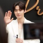 Minhyun Instagram - ❤️ @clarinskorea #클라랑스 #클라랑스프레셔스 #clarins #clarinsprecious